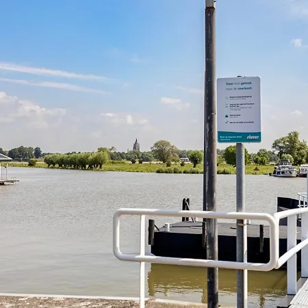 De Sleeuwijkerwaard 3*